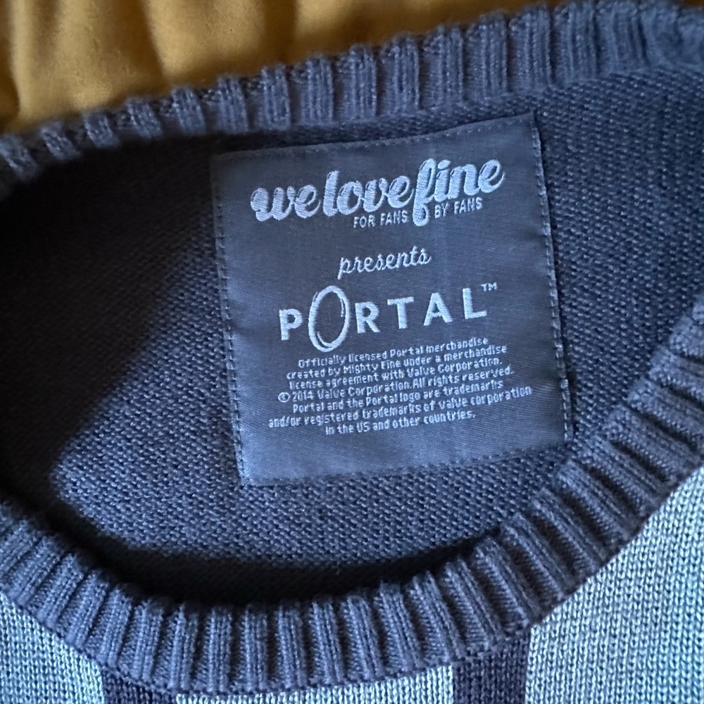 WeLoveFine Valve Portal Companion Cube Sweater - Picture 2 of 6